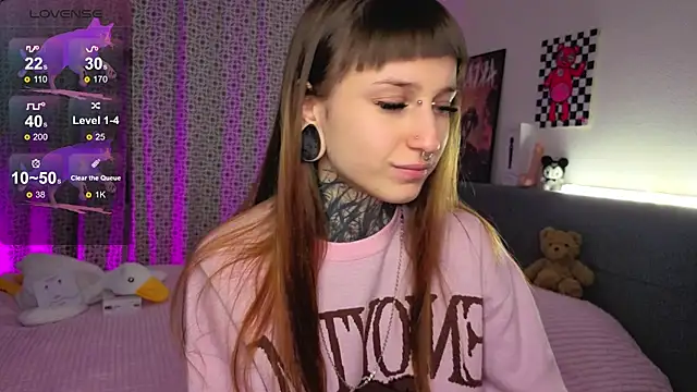 Snapshot of LilithPoison chatting on 19, 11, 2025 LilithPoison online show from 19, 11, 2025