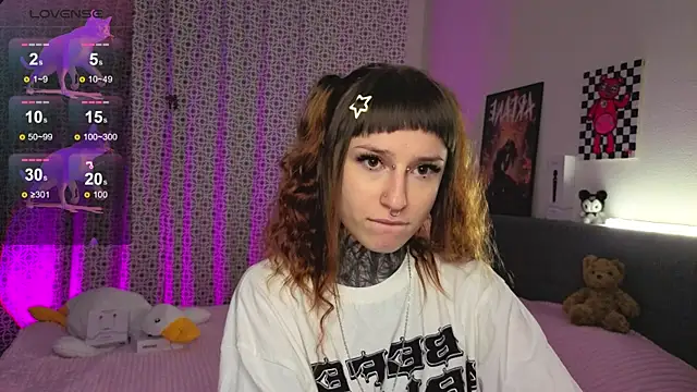 Snapshot of LilithPoison chatting on 21, 11, 2025 LilithPoison online show from 21, 11, 2025