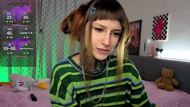 Snapshot of LilithPoison chatting on 4, 12, 2025 LilithPoison online show from 4, 12, 2025