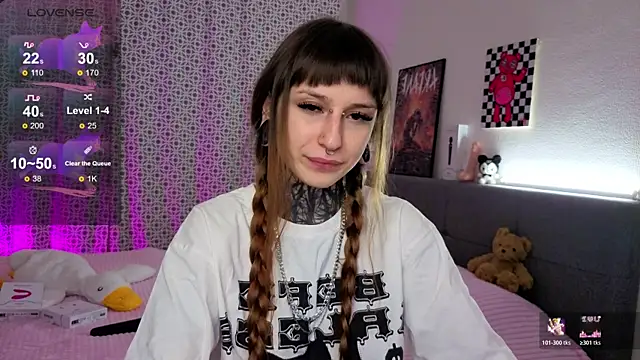 Snapshot of LilithPoison chatting on 19, 12, 2025 LilithPoison online show from 19, 12, 2025