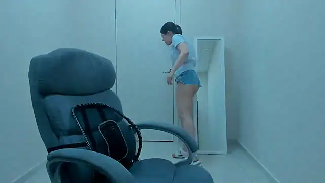 Joannia online show from 4, 3, 2026