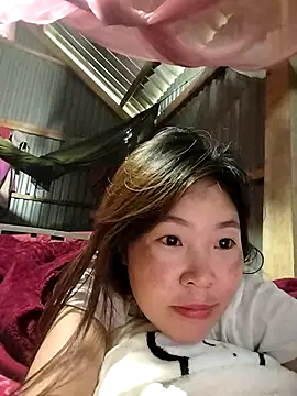 Snapshot of Siathong chatting on 26, 10, 2025 Siathong online show from 26, 10, 2025