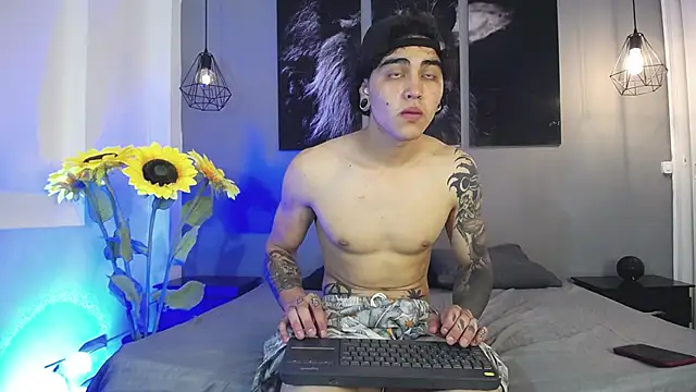 Snapshot of Logan_peach5 chatting on 15, 9, 2025 Logan peach5 online show from 15, 9, 2025