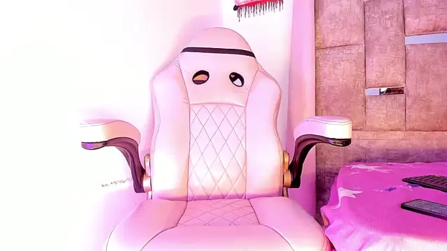 Snapshot of Mia_royal chatting on 24, 10, 2025 Mia royal online show from 24, 10, 2025