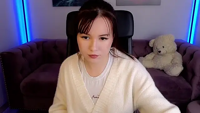 Aurora Gilbert online show from 18, 9, 2025
