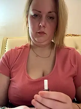 Snapshot of Piccolamonella29 chatting on 17, 11, 2025 Piccolamonella29 online show from 17, 11, 2025