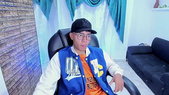 Snapshot of Hunteer_Boy chatting on 30, 9, 2025 Hunteer Boy online show from 30, 9, 2025