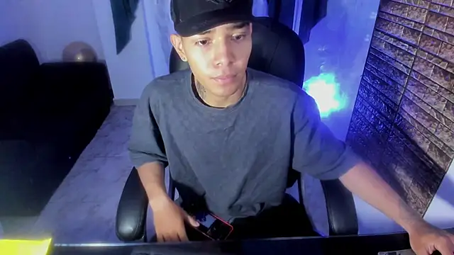 Snapshot of Hunteer_Boy chatting on 3, 10, 2025 Hunteer Boy online show from 3, 10, 2025