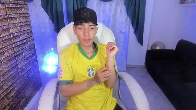 Snapshot of Hunteer_Boy chatting on 6, 10, 2025 Hunteer Boy online show from 6, 10, 2025