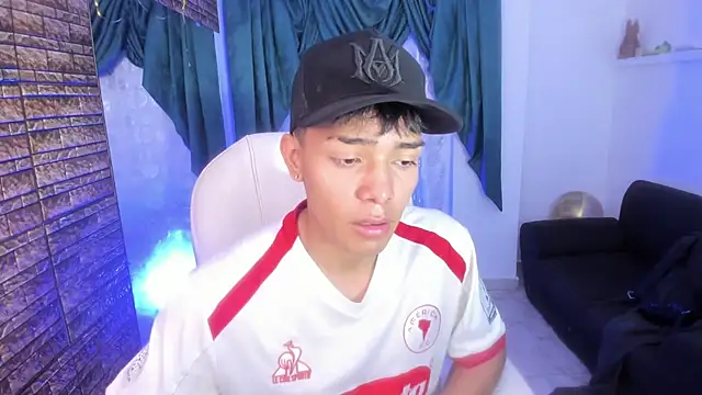 Snapshot of Hunteer_Boy chatting on 7, 10, 2025 Hunteer Boy online show from 7, 10, 2025