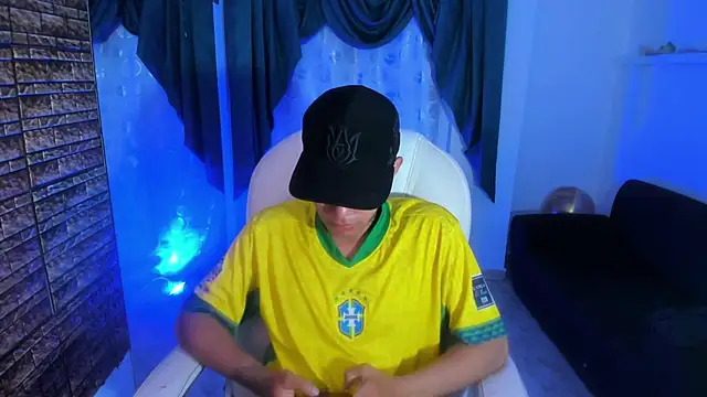 Snapshot of Hunteer_Boy chatting on 8, 10, 2025 Hunteer Boy online show from 8, 10, 2025