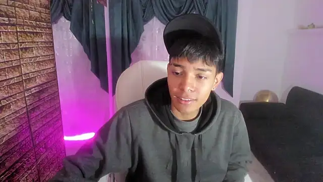 Snapshot of Hunteer_Boy chatting on 9, 10, 2025 Hunteer Boy online show from 9, 10, 2025