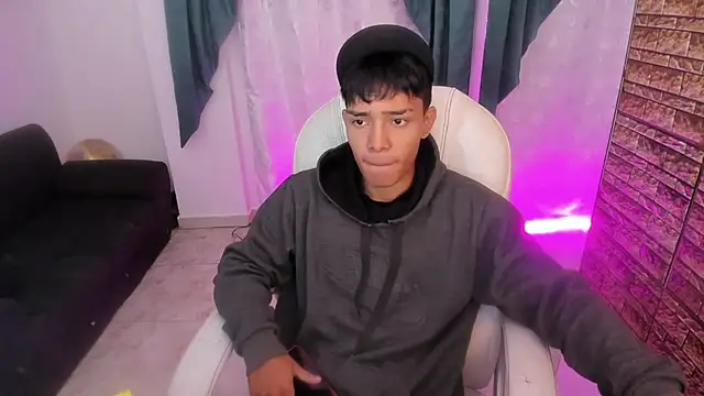 Snapshot of Hunteer_Boy chatting on 11, 10, 2025 Hunteer Boy online show from 11, 10, 2025