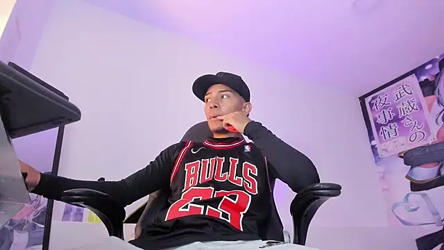 Snapshot of Hunteer_Boy chatting on 16, 10, 2025 Hunteer Boy online show from 16, 10, 2025