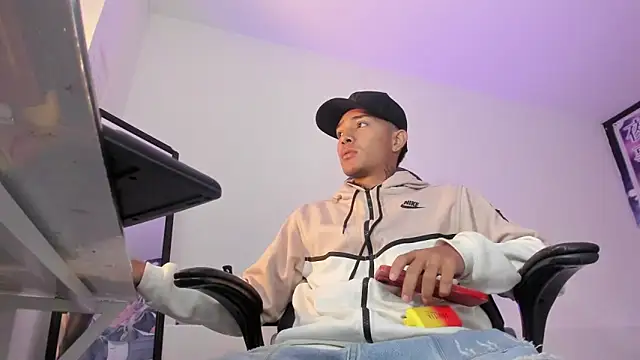 Snapshot of Hunteer_Boy chatting on 17, 10, 2025 Hunteer Boy online show from 17, 10, 2025