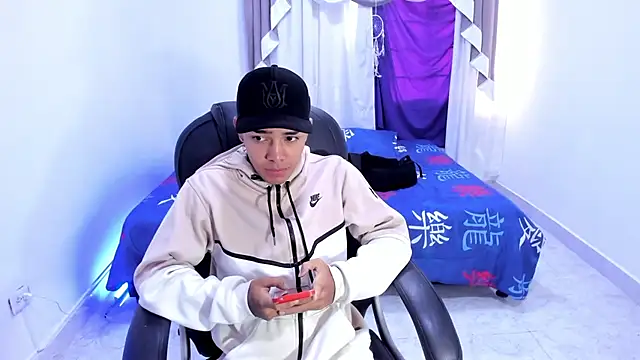 Snapshot of Hunteer_Boy chatting on 18, 10, 2025 Hunteer Boy online show from 18, 10, 2025