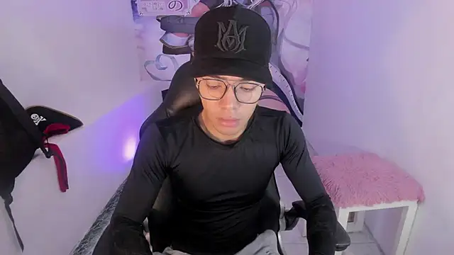 Snapshot of Hunteer_Boy chatting on 29, 10, 2025 Hunteer Boy online show from 29, 10, 2025