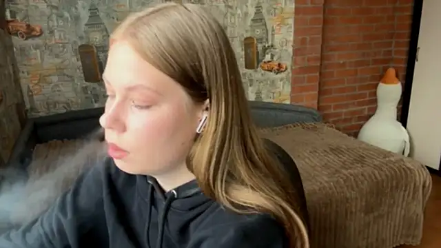 Snapshot of AmiraDehart chatting on 16, 9, 2025 AmiraDehart online show from 16, 9, 2025