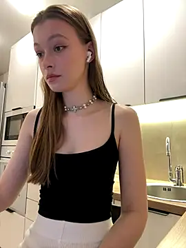 Snapshot of FriendlyFire_18 chatting on 5, 10, 2025 FriendlyFire 18 online show from 5, 10, 2025