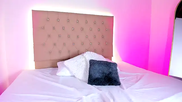 Snapshot of Hayley__Roberts chatting on 17, 10, 2025 Hayley  Roberts online show from 17, 10, 2025