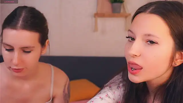 GabrielleLynchard online show from 23, 11, 2025