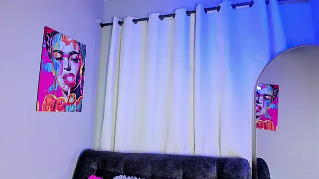 Snapshot of Scarlett_Durand chatting on 24, 10, 2025 Scarlett Durand online show from 24, 10, 2025