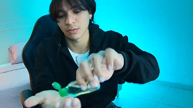 Snapshot of toji_luxxer chatting on 17, 9, 2025 toji luxxer online show from 17, 9, 2025