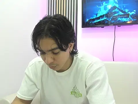 Snapshot of toji_luxxer chatting on 25, 9, 2025 toji luxxer online show from 25, 9, 2025