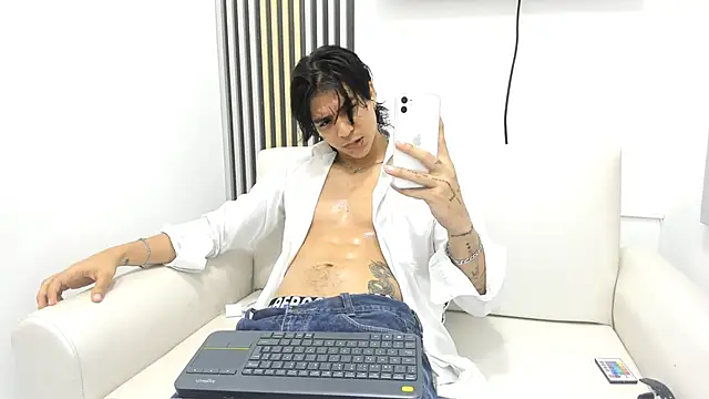 Snapshot of toji_luxxer chatting on 28, 9, 2025 toji luxxer online show from 28, 9, 2025