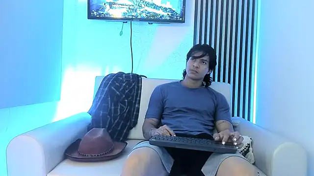 Snapshot of toji_luxxer chatting on 11, 10, 2025 toji luxxer online show from 11, 10, 2025