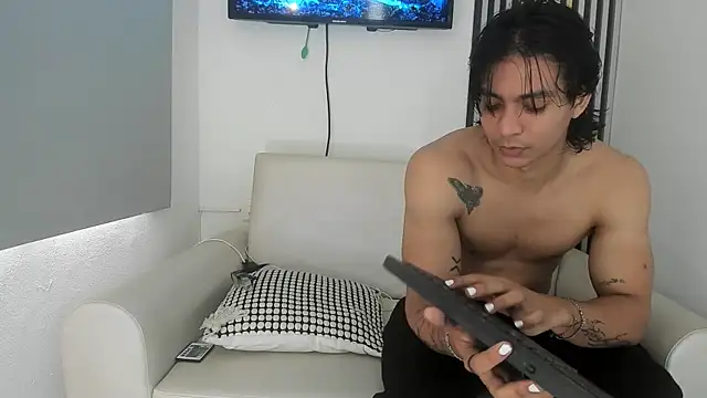 Snapshot of toji_luxxer chatting on 17, 10, 2025 toji luxxer online show from 17, 10, 2025