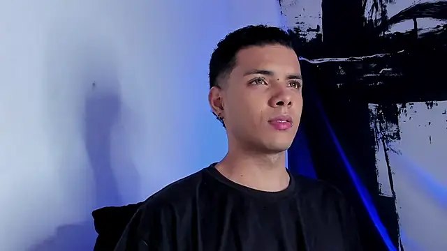 Snapshot of Avaggi chatting on 21, 10, 2025 Avaggi online show from 21, 10, 2025