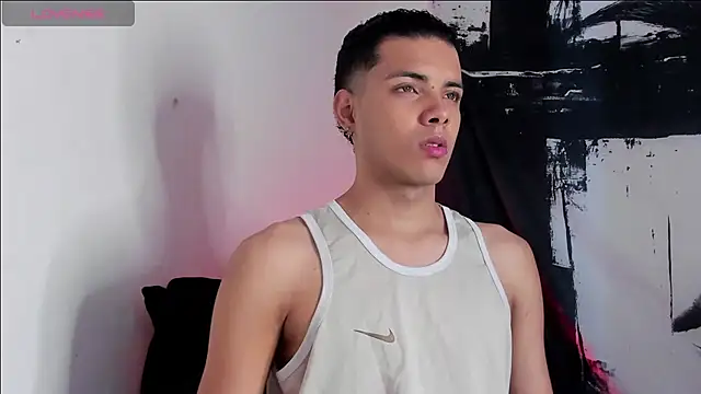 Snapshot of Avaggi chatting on 27, 10, 2025 Avaggi online show from 27, 10, 2025