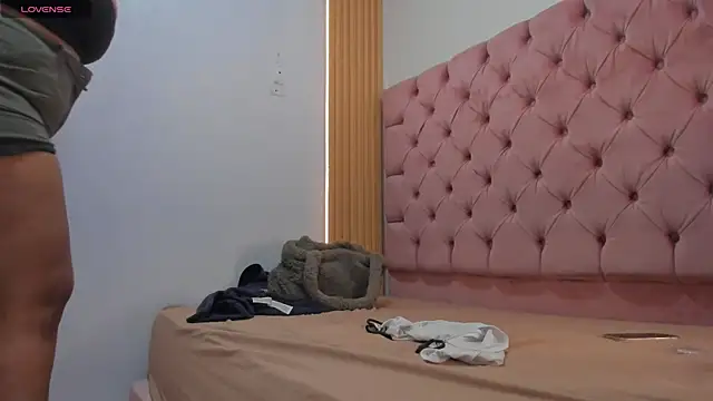 Dakota  Luxx00 online show from 17, 9, 2025