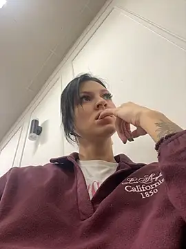 Snapshot of EmmaStarkk chatting on 17, 10, 2025 EmmaStarkk online show from 17, 10, 2025