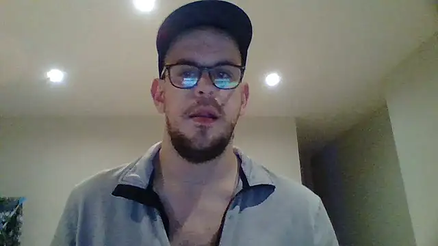 Snapshot of HornyLad1991UK chatting on 15, 9, 2025 HornyLad1991UK online show from 15, 9, 2025