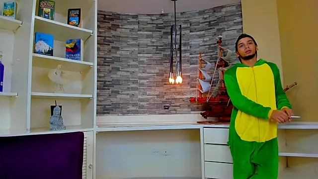 Snapshot of Juicy_Creww chatting on 17, 9, 2025 Juicy Creww online show from 17, 9, 2025