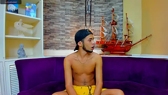 Snapshot of Juicy_Creww chatting on 25, 9, 2025 Juicy Creww online show from 25, 9, 2025