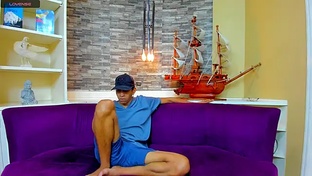 Snapshot of Juicy_Creww chatting on 27, 9, 2025 Juicy Creww online show from 27, 9, 2025