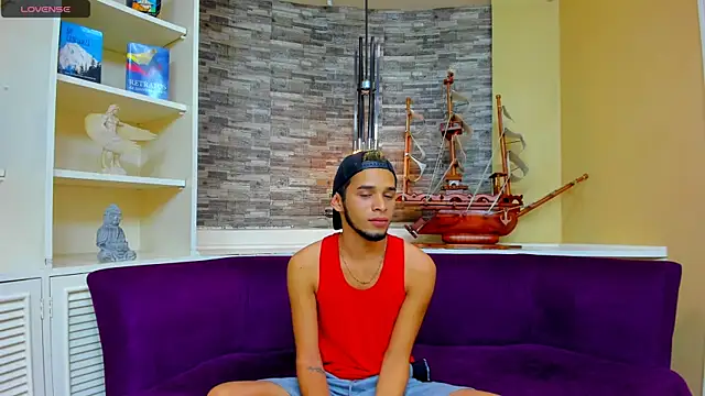 Snapshot of Juicy_Creww chatting on 28, 9, 2025 Juicy Creww online show from 28, 9, 2025