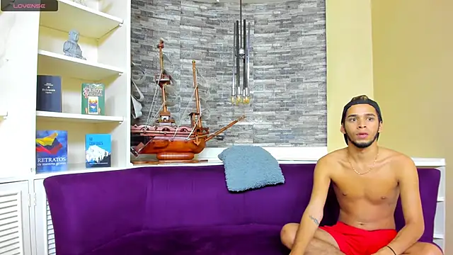 Snapshot of Juicy_Creww chatting on 3, 10, 2025 Juicy Creww online show from 3, 10, 2025