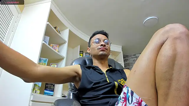 Snapshot of Juicy_Creww chatting on 10, 10, 2025 Juicy Creww online show from 10, 10, 2025