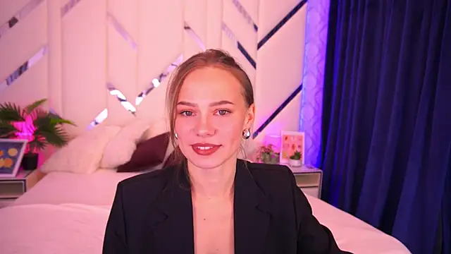 Snapshot of ShyySiren chatting on 14, 10, 2025 ShyySiren online show from 14, 10, 2025