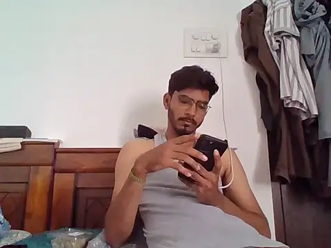 Snapshot of vikranthLong chatting on 17, 10, 2025 vikranthLong online show from 17, 10, 2025