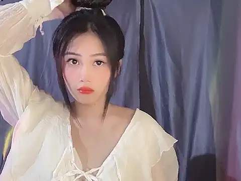 Snapshot of Lyly4757 chatting on 12, 10, 2025 Lyly4757 online show from 12, 10, 2025