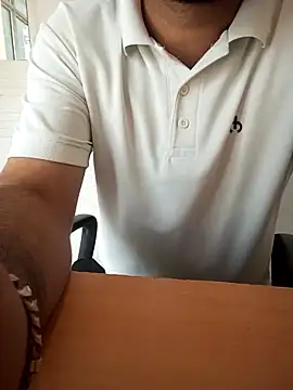 Snapshot of karandeep_Bhagat chatting on 1, 10, 2025 karandeep Bhagat online show from 1, 10, 2025