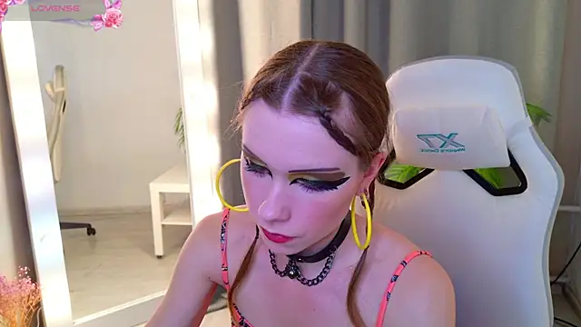 KarenSmitht online show from 9, 10, 2025