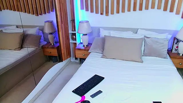 Snapshot of DesireeKeys chatting on 17, 10, 2025 DesireeKeys online show from 17, 10, 2025