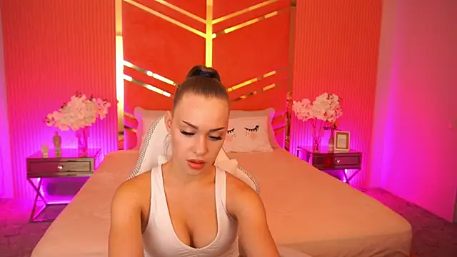 Snapshot of SweetAngellic chatting on 15, 9, 2025 SweetAngellic online show from 15, 9, 2025
