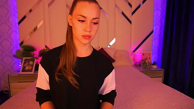 Snapshot of SweetAngellic chatting on 6, 10, 2025 SweetAngellic online show from 6, 10, 2025